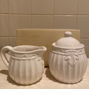 🌺D’Lusso Home Collection Creamer &Sugar Bowl W/Lid White Scroll Design New